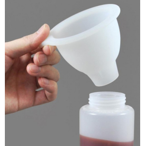 Воронка D (верх) 8,3 см D (низ) 3,2 см L 7,6 см  силикон белый. Для заполнения бутылочек FIFO Bottle